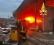 Trepuzzi, incendio nel deposito di un’azienda di logistica: sul posto i vigili del fuoco – VIDEO