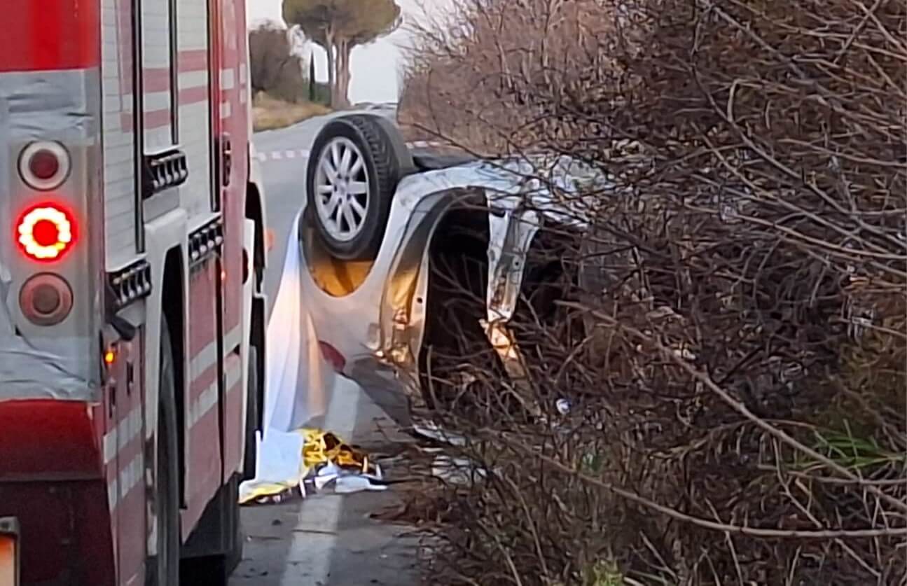 Incidente a San Severo, auto contro un albero: muore un uomo di 56 anni