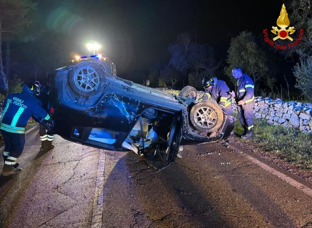 Auto si ribalta sulla strada provinciale 46: paura per un ragazzo nel Brindisino Auto si ribalta sulla strada provinciale 46: paura per un ragazzo nel Brindisino