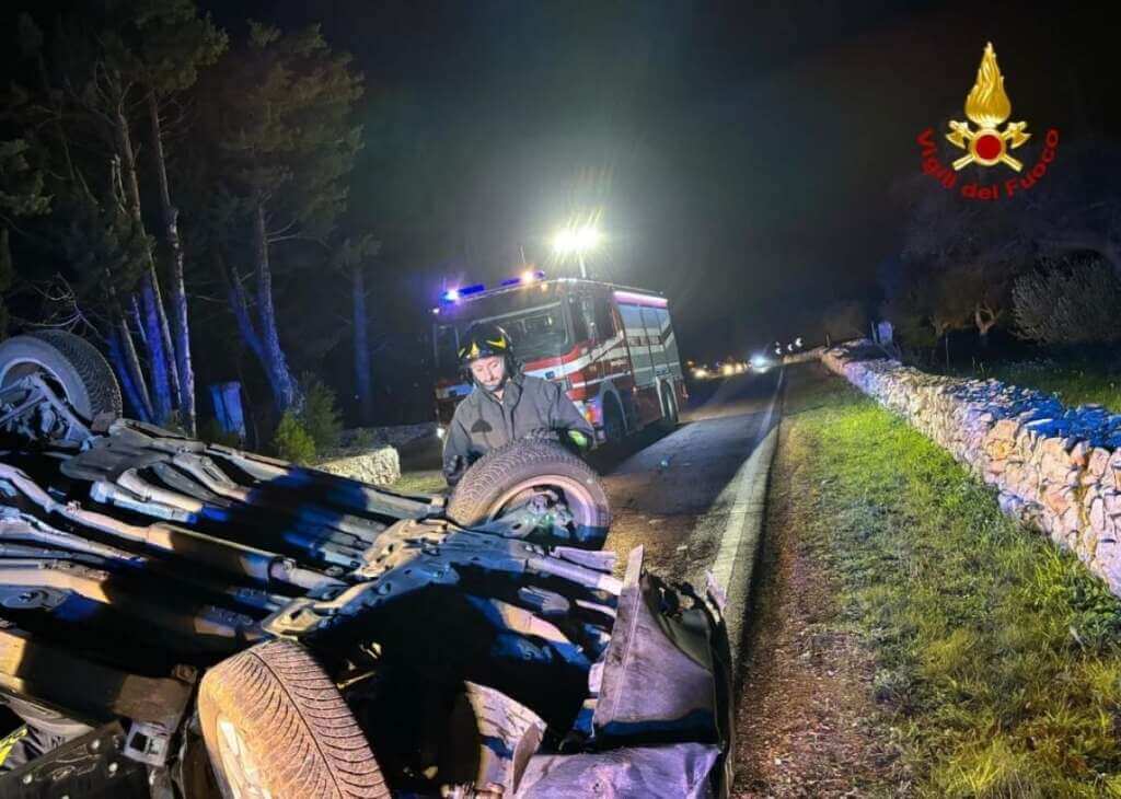 Galleria foto 'Auto si ribalta sulla strada provinciale 46: paura per un ragazzo nel Brindisino' - foto 1
