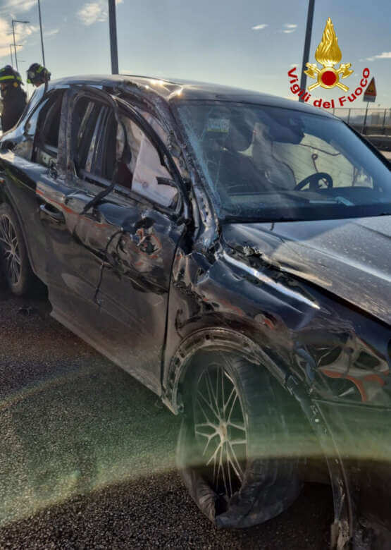 Galleria foto 'Bari, incidente tra due tir e due auto sulla statale 16: ferita una donna' - foto 2