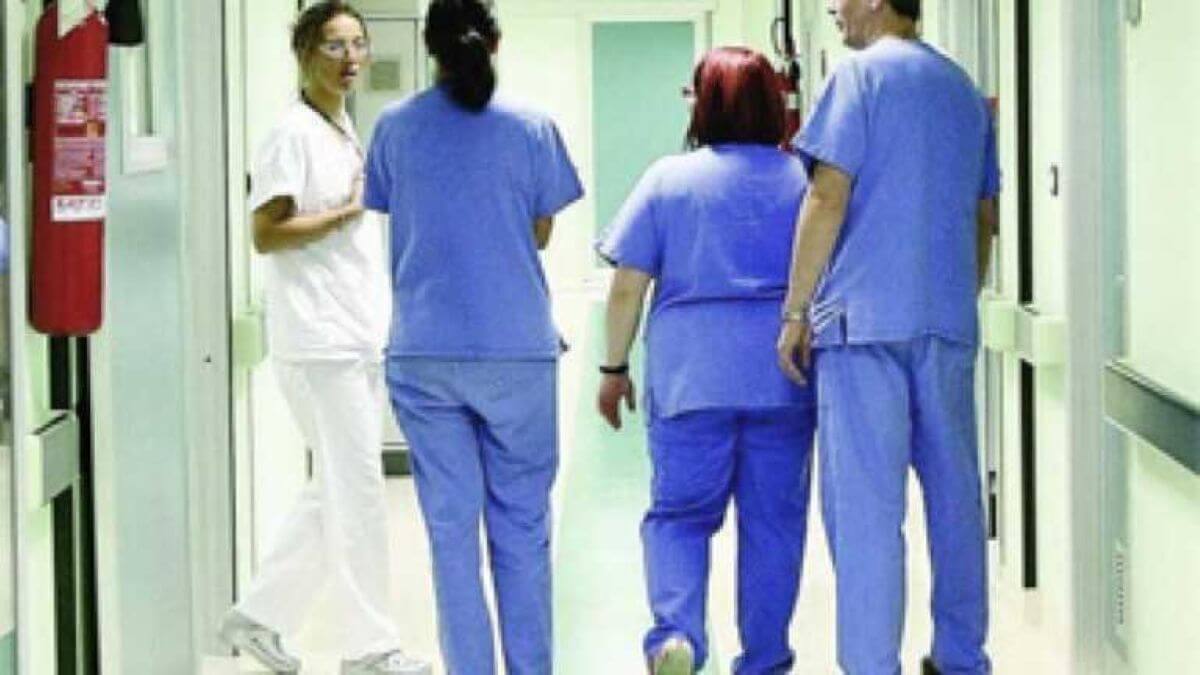 Sanità, via libera in Puglia all’assunzione di 862 infermieri: ok alla proroga della graduatoria dell’Asl Bari