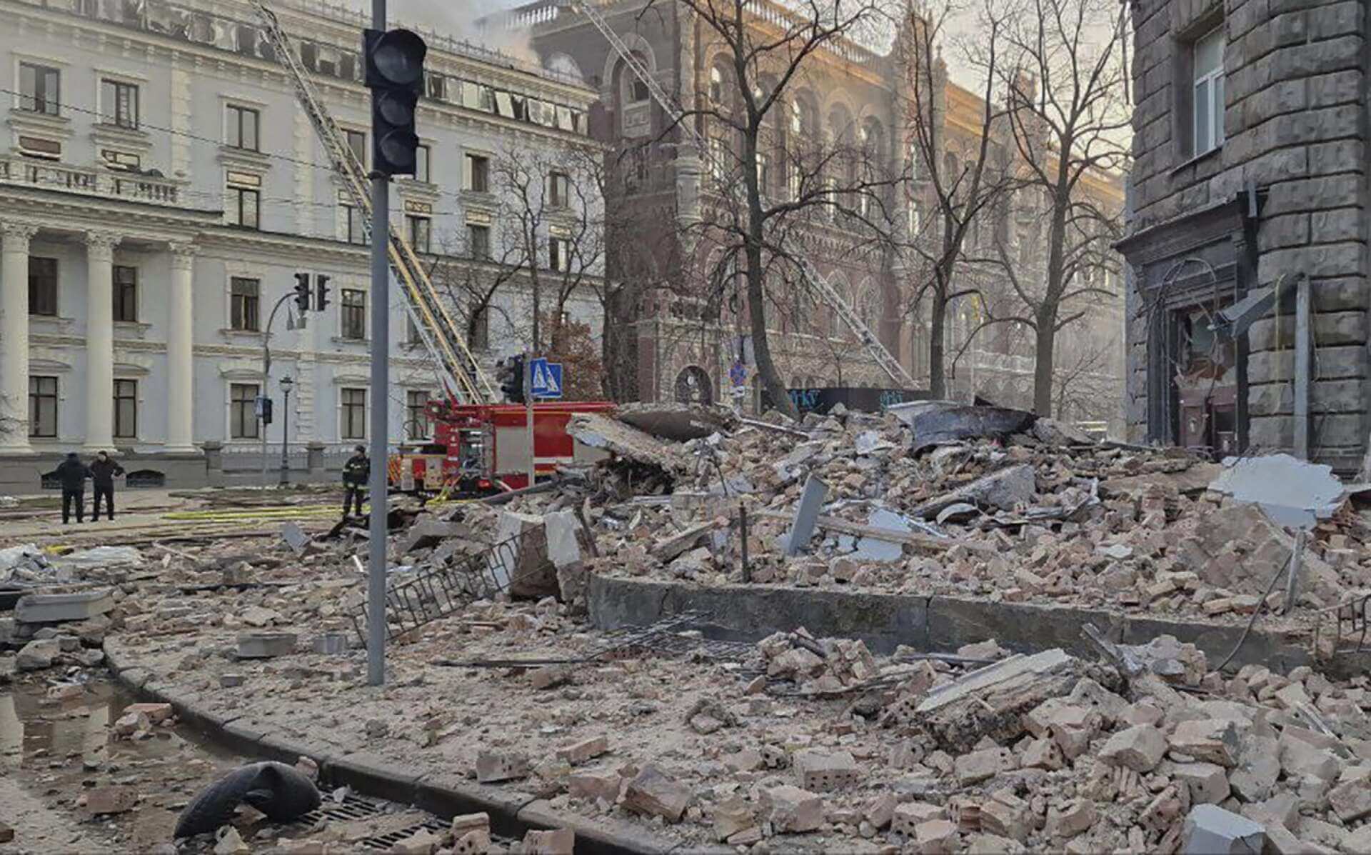 Ucraina: Ue approva 90 miliardi a Kiev. Bombe su Kharkiv, 4 morti tra cui 3 bambini