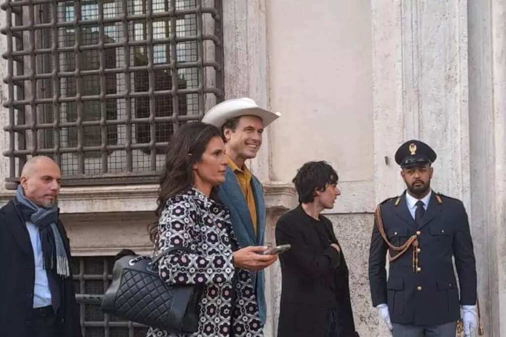 Galleria foto 'Kimbal Musk incontra Giuli con Andrea Stroppa e la moglie di Bocelli: «Abbiamo un progetto»' - foto 1