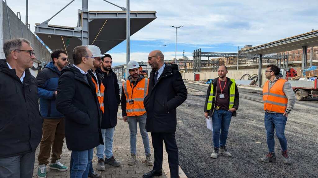 Galleria foto 'Nuovo terminal bus a Bari, Leccese visita il cantiere: sarà pronto entro primavera – VIDEO' - foto 1