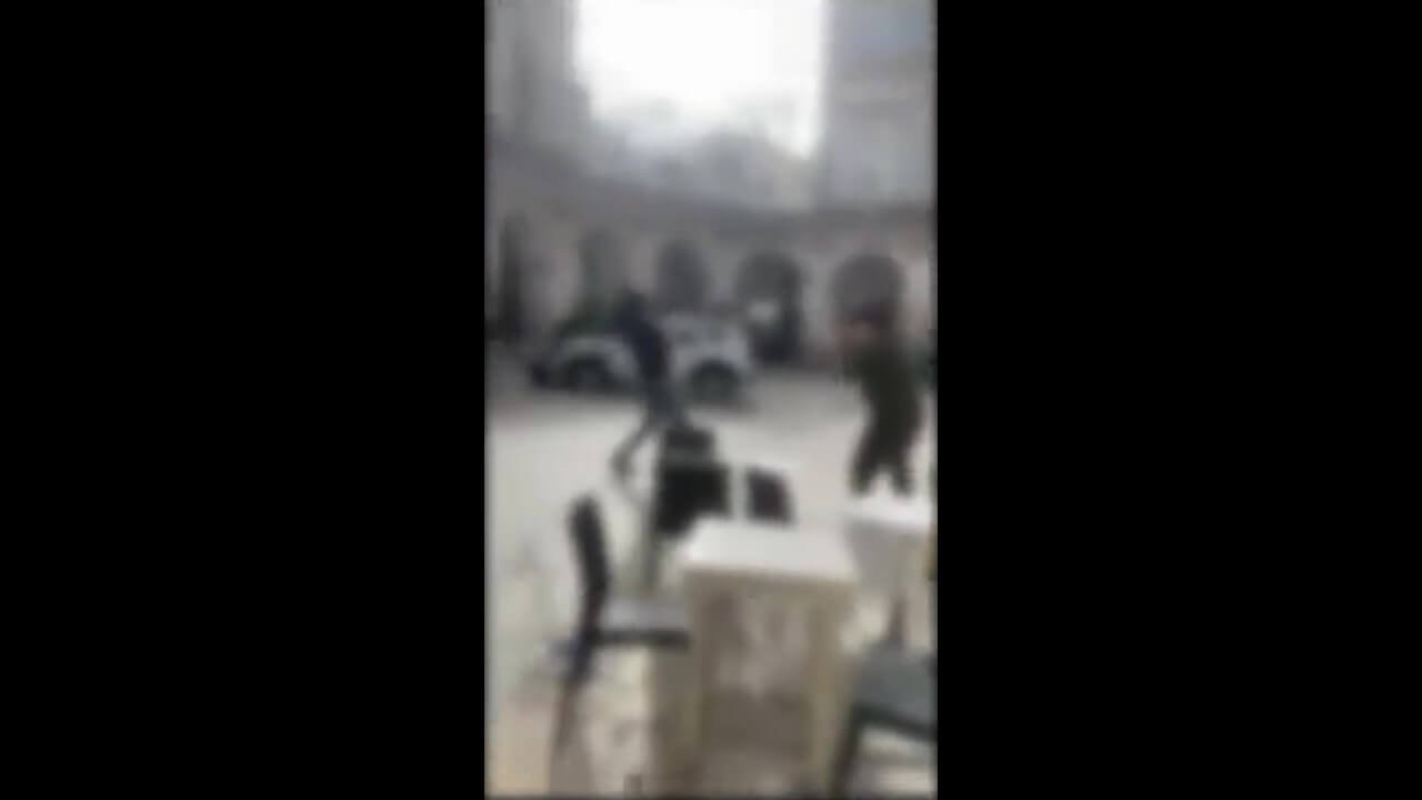 Martina Franca, violenta lite in piazza finisce a bastonate: «Episodio inqualificabile» – VIDEO Martina Franca, violenta lite in piazza finisce a bastonate: «Episodio inqualificabile» – VIDEO