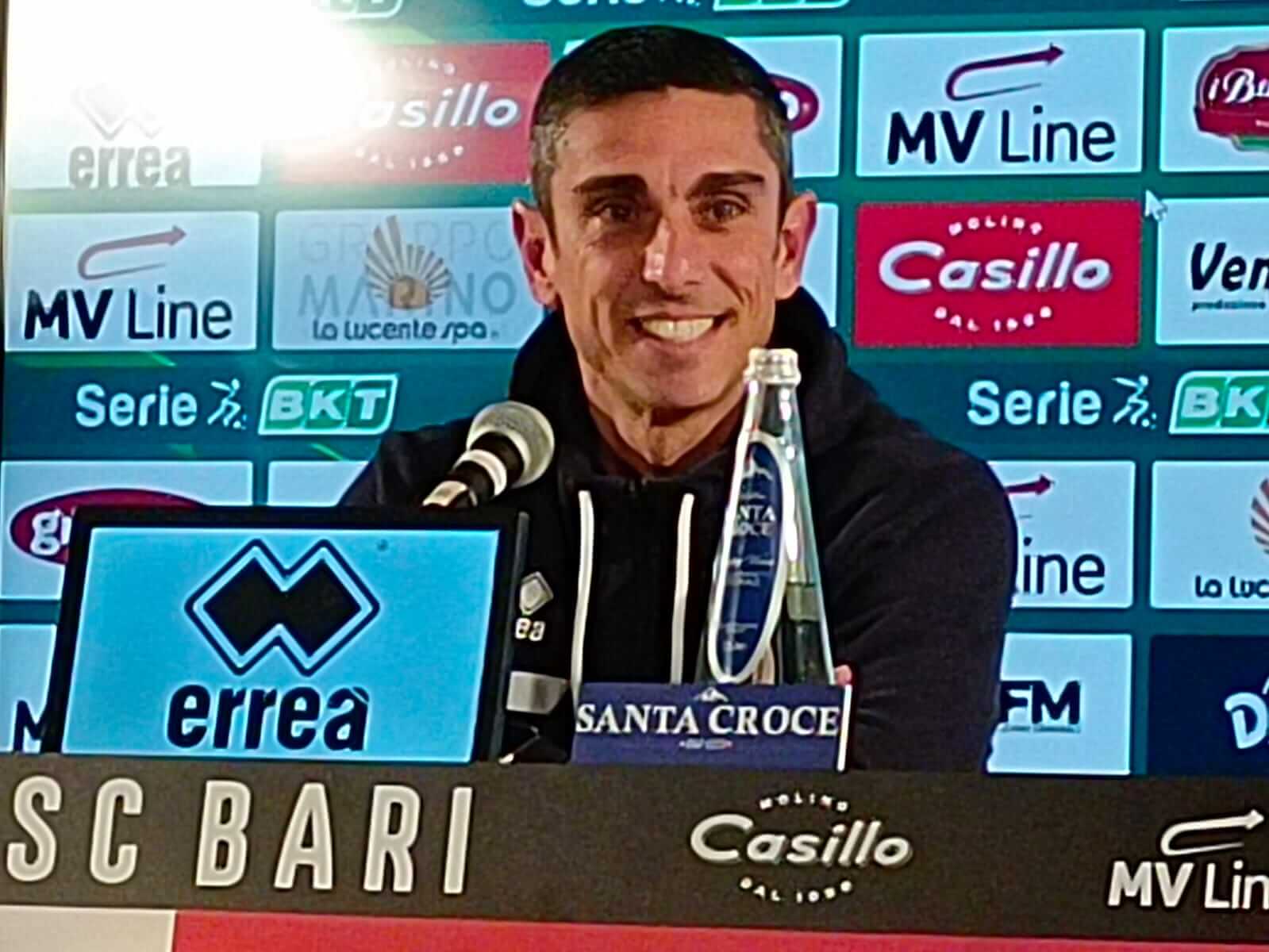 Verso Reggiana-Bari, Longo: «Ripartiamo col piede giusto. Mercato? Ho chiesto di migliorare la rosa» Verso Reggiana-Bari, Longo: «Ripartiamo col piede giusto. Mercato? Ho chiesto di migliorare la rosa»
