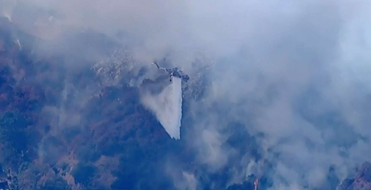 Incendi a Los Angeles, sale a 16 il bilancio delle vittime: evacuazione per oltre 150mila persone