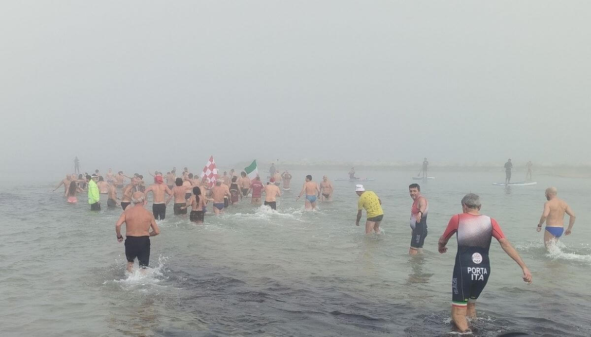 Bari, torna la marcialonga nicolaiana: un tuffo in mare per brindare al nuovo anno Bari, torna la marcialonga nicolaiana: un tuffo in mare per brindare al nuovo anno