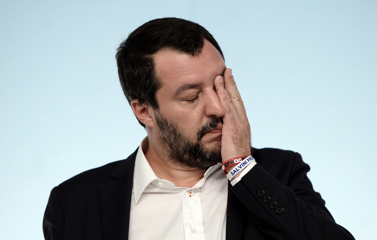 Caos nella Lega, Salvini ora teme per la segreteria e blinda il simbolo Caos nella Lega, Salvini ora teme per la segreteria e blinda il simbolo