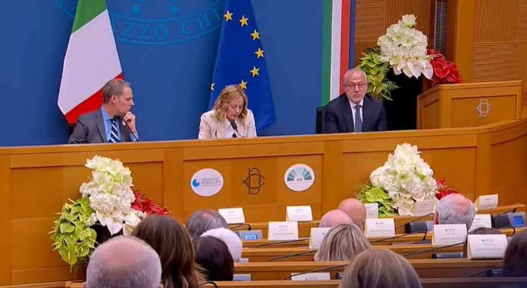 Giorgia Meloni incontra i giornalisti: «Avrò fatto errori ma il governo segue il programma» – VIDEO