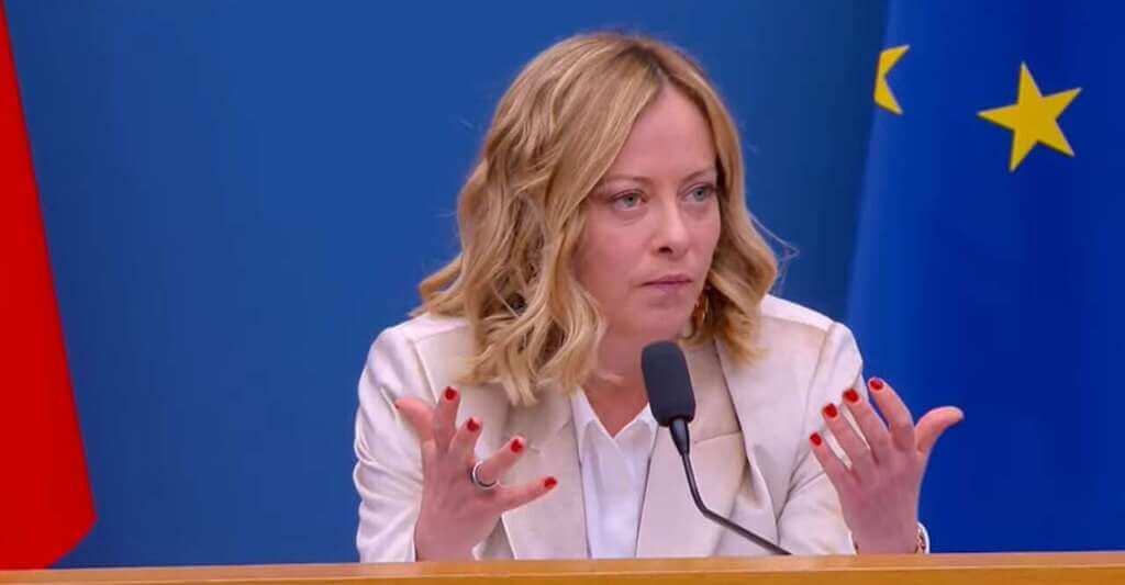 Giorgia Meloni incontra i giornalisti: «Avrò fatto errori ma il governo segue il programma» – VIDEO