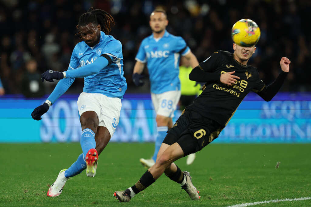 Galleria foto 'Serie A, il Napoli resta in vetta: Verona ko con un autogol e la rete di Anguissa' - foto 1