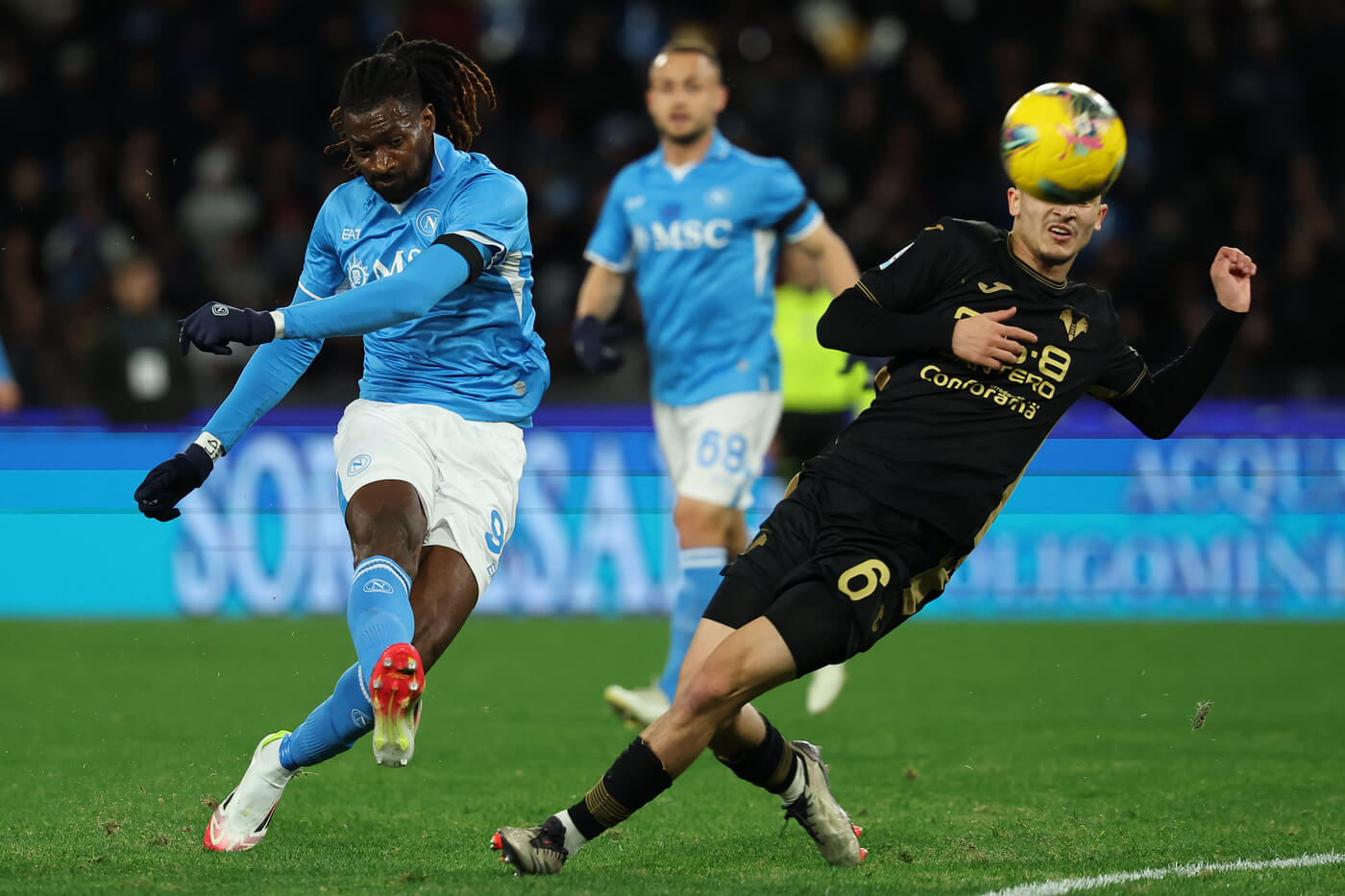 Serie A, il Napoli resta in vetta: Verona ko con un autogol e la rete di Anguissa Serie A, il Napoli resta in vetta: Verona ko con un autogol e la rete di Anguissa