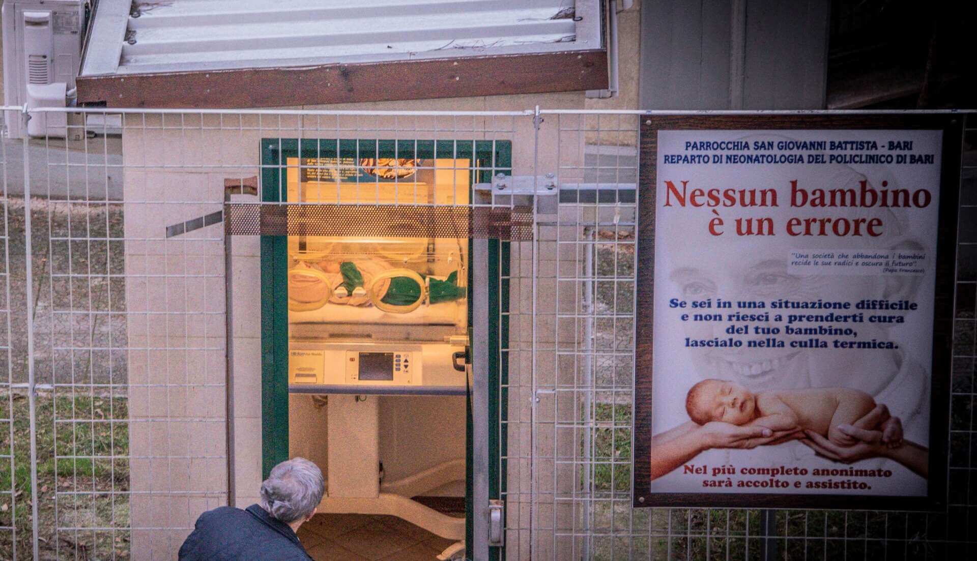 Neonato morto a Bari, indagini vicine alla chiusura: attesa per gli esami sulla presunta urina trovata nella culla Neonato morto a Bari, indagini vicine alla chiusura: attesa per gli esami sulla presunta urina trovata nella culla