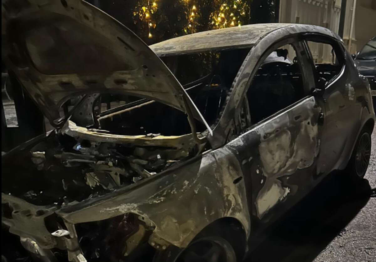 Novoli, incendiata l’auto della vicesindaca: «Questo gesto non rallenterà il mio impegno» Novoli, incendiata l’auto della vicesindaca: «Questo gesto non rallenterà il mio impegno»