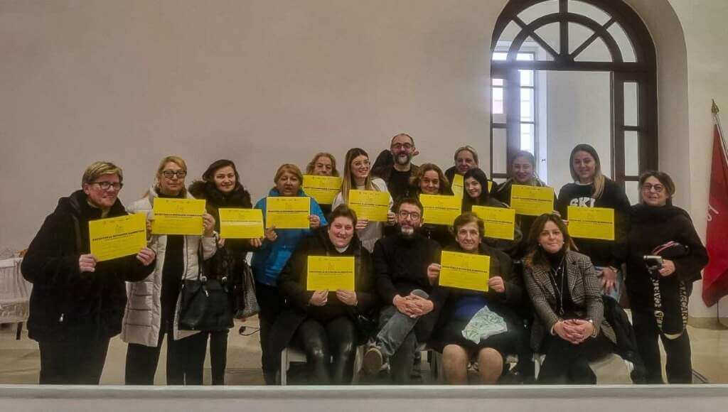 Galleria foto 'Bari vecchia, primo giorno di scuola per le pastaie: ma è polemica sulle regole' - foto 1