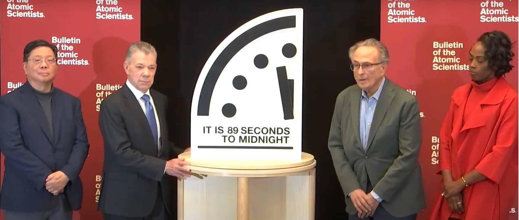 Orologio dell’Apocalisse, tra minacce nucleari e clima impazzito si avvicina alla “mezzanotte” Orologio dell’Apocalisse, tra minacce nucleari e clima impazzito si avvicina alla “mezzanotte”