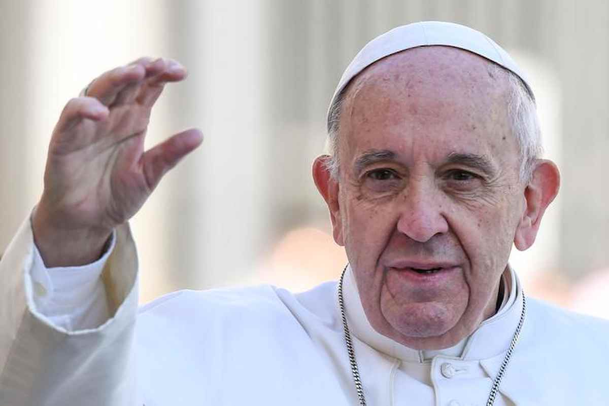 «Intitoliamo a Papa Francesco l’aeroporto di Brindisi»: la proposta bipartisan in Consiglio Comunale