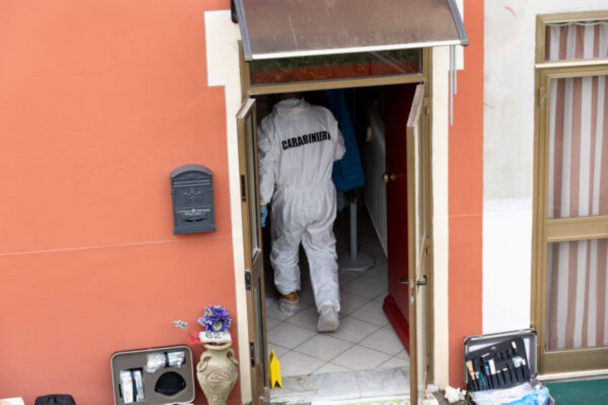 Perugia, marito e moglie morti in casa: ipotesi omicidio-suicidio Perugia, marito e moglie morti in casa: ipotesi omicidio-suicidio