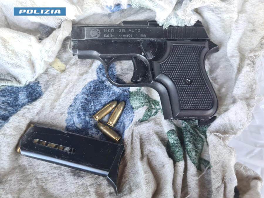 Sequestrati 40 chili di “botti illegali” e una pistola: due arresti nel Materano Sequestrati 40 chili di “botti illegali” e una pistola: due arresti nel Materano