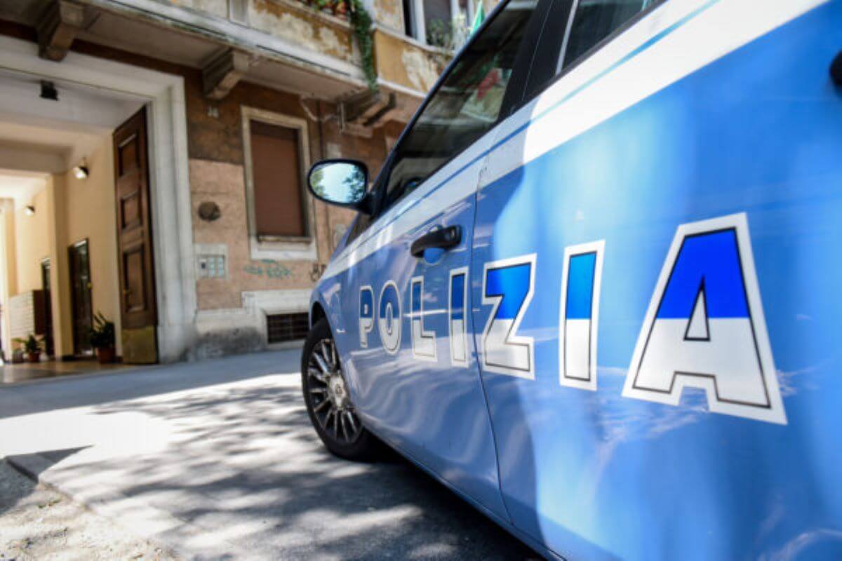 Bari, si arrampica fino al sesto piano e svaligia un appartamento con dentro una donna: arrestato 36enne Bari, si arrampica fino al sesto piano e svaligia un appartamento con dentro una donna: arrestato 36enne