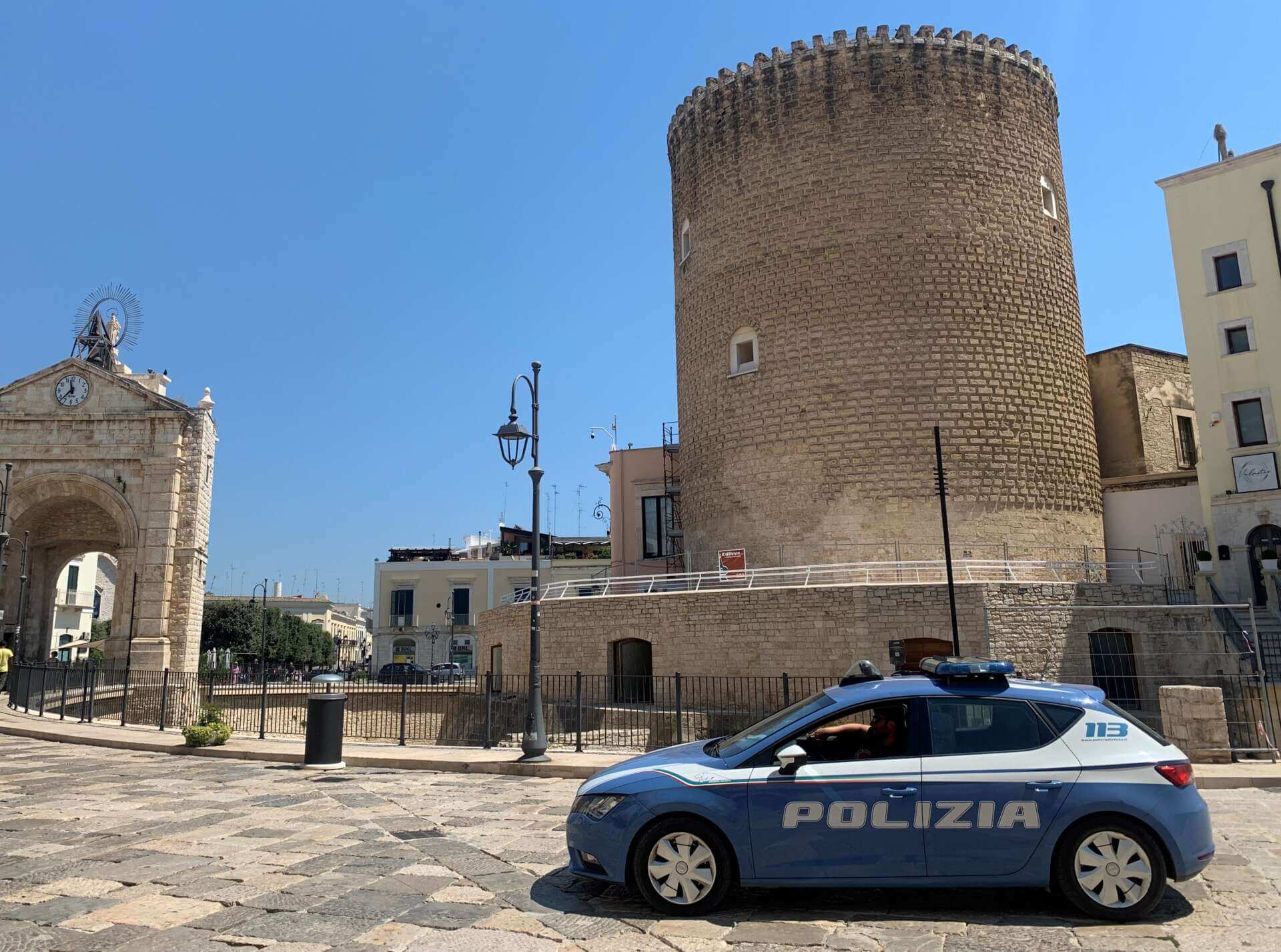 Bitonto, accerchiato e picchiato con violenza da almeno 4 persone: grave un 70enne