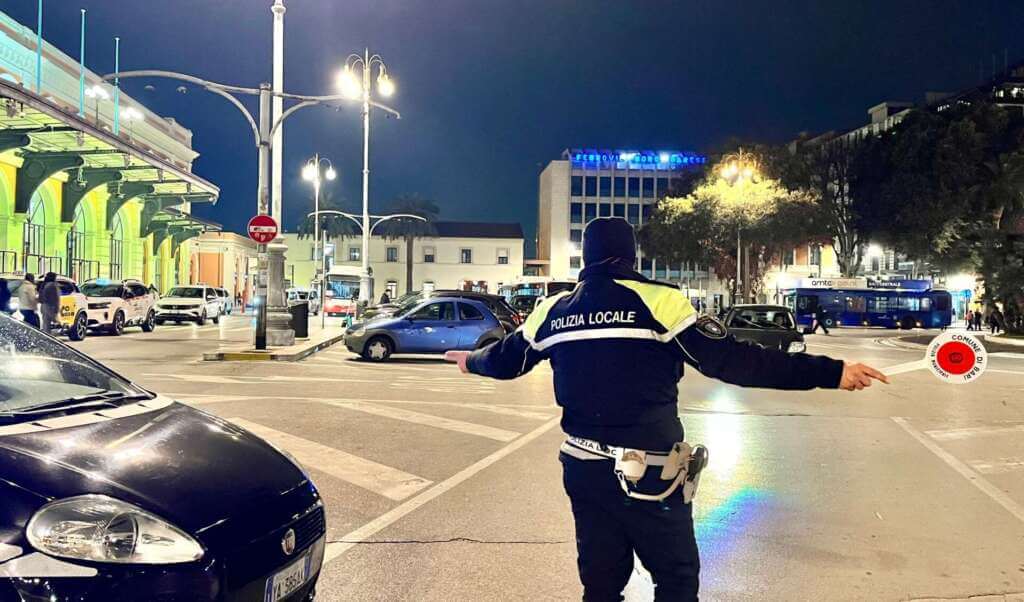 Galleria foto 'Bari, alla guida per 22 ore di seguito: scatta la multa per due conducenti di tir' - foto 1