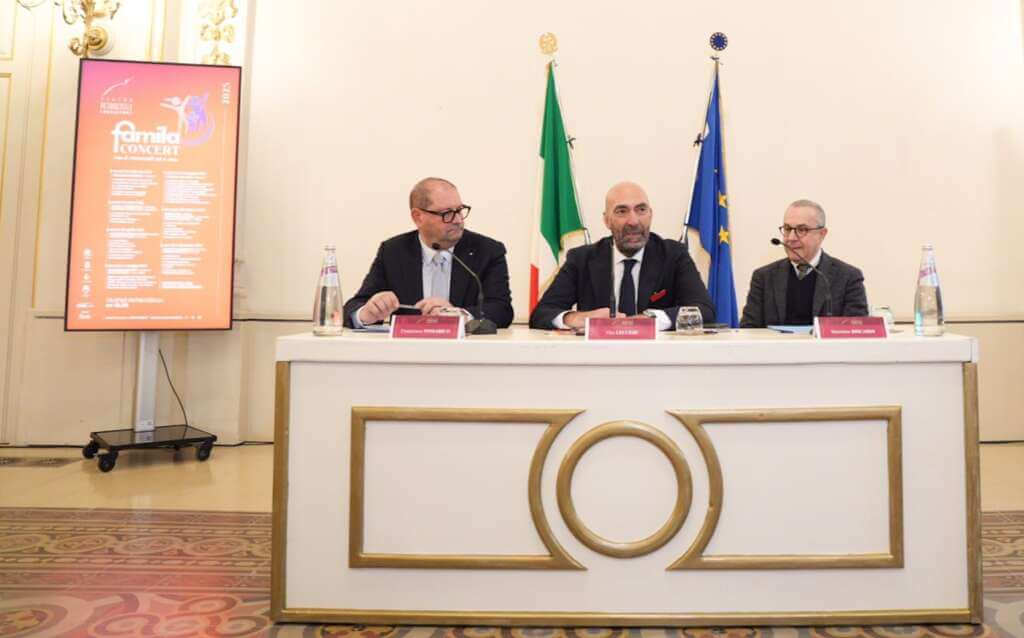 Galleria foto 'Bari, la musica sinfonica si avvicina ai giovani: al Petruzzelli tornano i Famila Concert' - foto 1