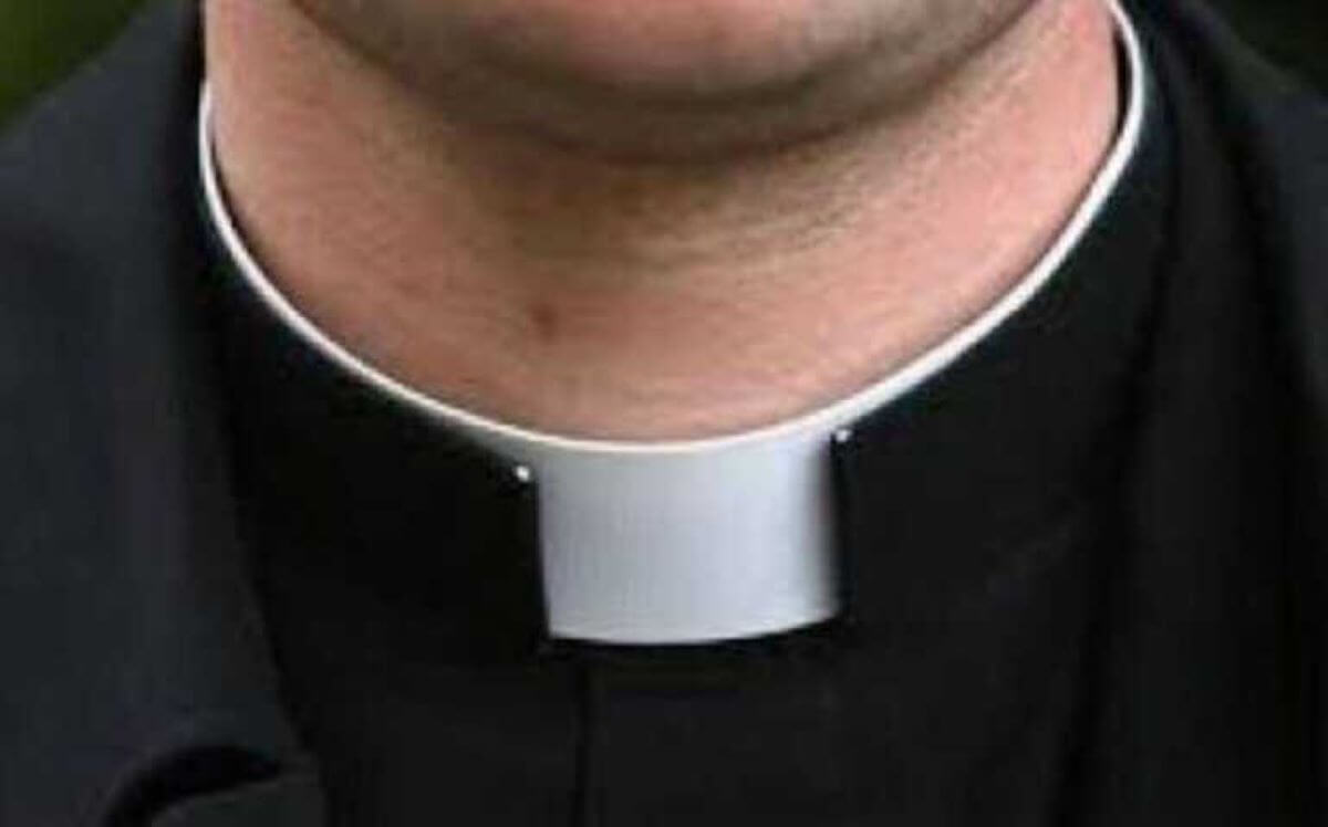 Abusa di un minore, arrestato prete 69enne nel Salento. Lui si difende: «Rito purificatorio» Abusa di un minore, arrestato prete 69enne nel Salento. Lui si difende: «Rito purificatorio»