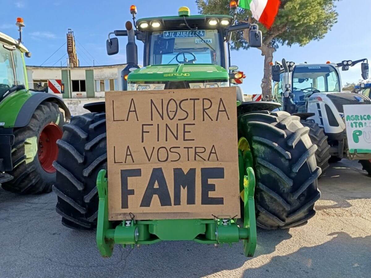 Foggia, i trattori tornano in strada: «L’agricoltura è in ginocchio. Non ci fermeremo»