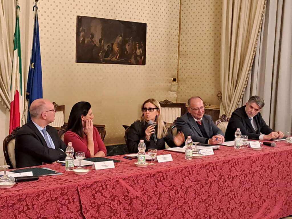 Galleria foto 'Contrasto all’abbandono dei rifiuti nel Leccese, accordo tra Regione Puglia e ministero dell’Ambiente' - foto 1