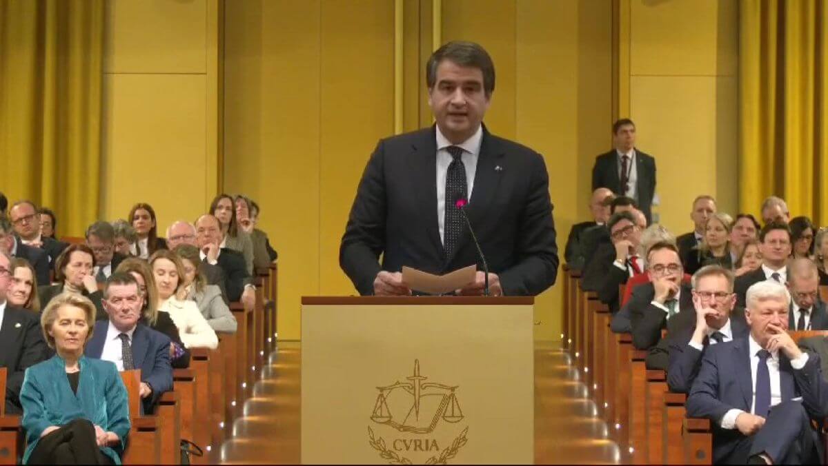 Commissione Ue, Fitto giura da vice presidente: «Svolgerò l’incarico con onore e responsabilità» – VIDEO