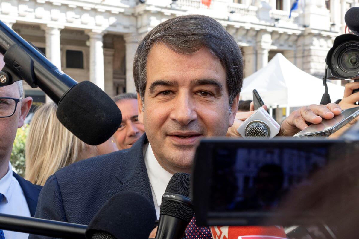 FdI, al via la stagione dei congressi: Raffaele Fitto è già padrone del partito FdI, al via la stagione dei congressi: Raffaele Fitto è già padrone del partito