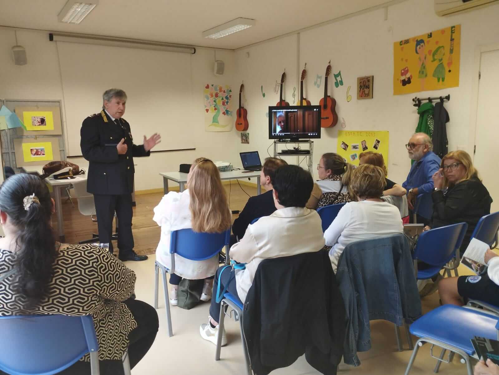 Bari, nasce la rete delle sentinelle di sicurezza per proteggere gli anziani dalle truffe Bari, nasce la rete delle sentinelle di sicurezza per proteggere gli anziani dalle truffe