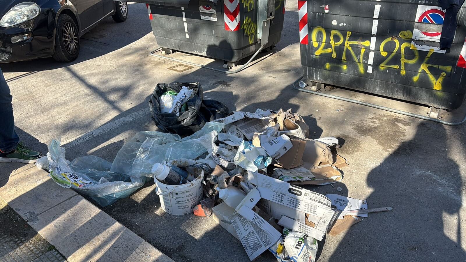 Bari, sanzionati per abbandono abusivo di rifiuti: multa di 2500 euro ad una ditta di Santo Spirito