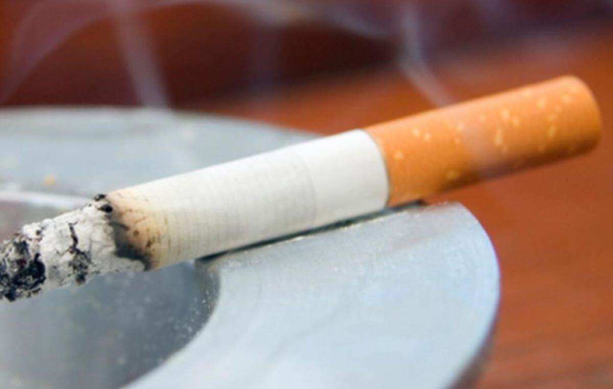 Disintossicarsi da alcol, fumo e smartphone: il decalogo per un 2025 in salute