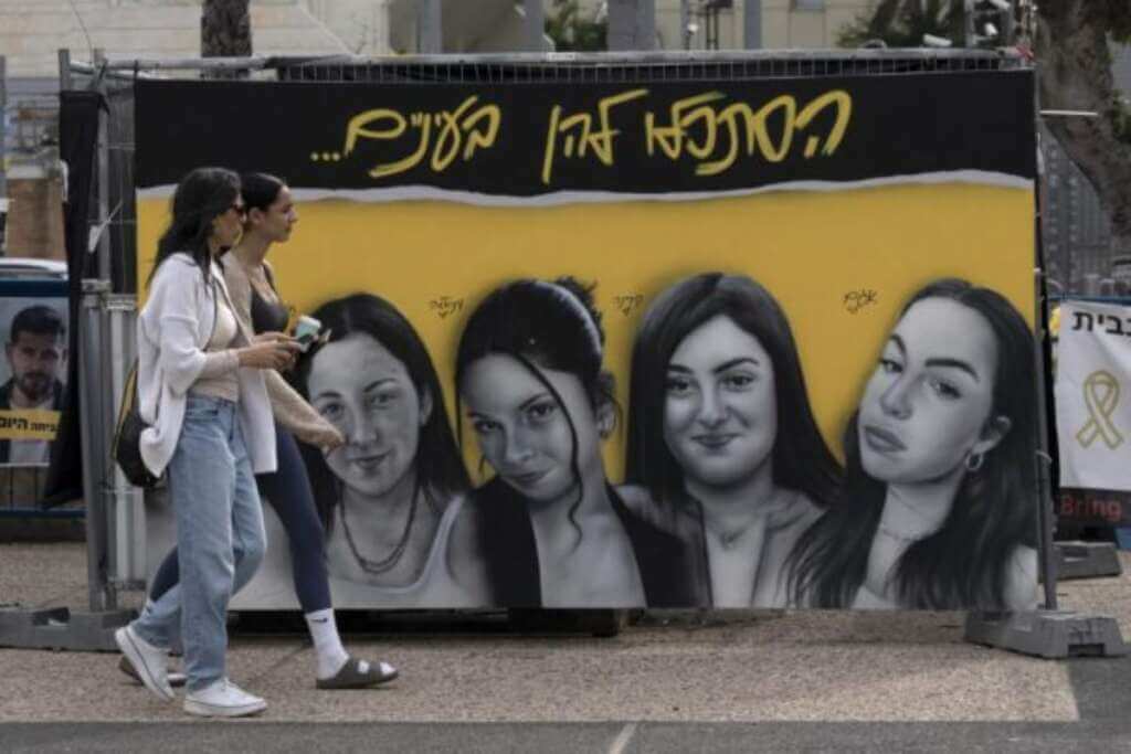 Galleria foto 'Tregua a Gaza, oggi libere 4 donne israeliane in cambio di 200 detenuti palestinesi' - foto 1