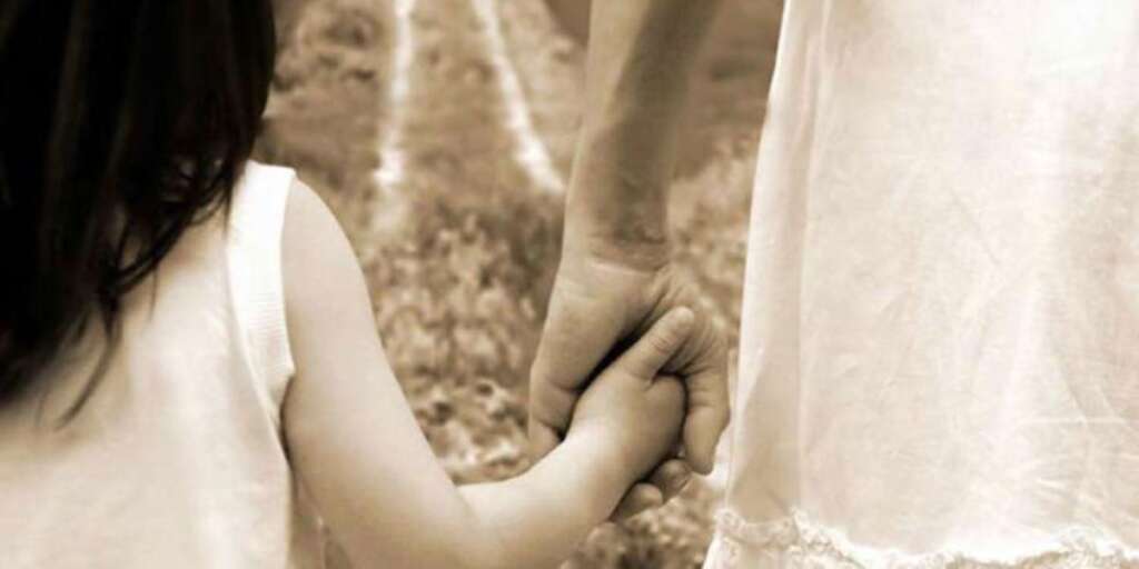 Galleria foto 'Vive 17 anni da fantasma, mai contatti con le istituzioni: è la storia di una bambina cinese' - foto 1