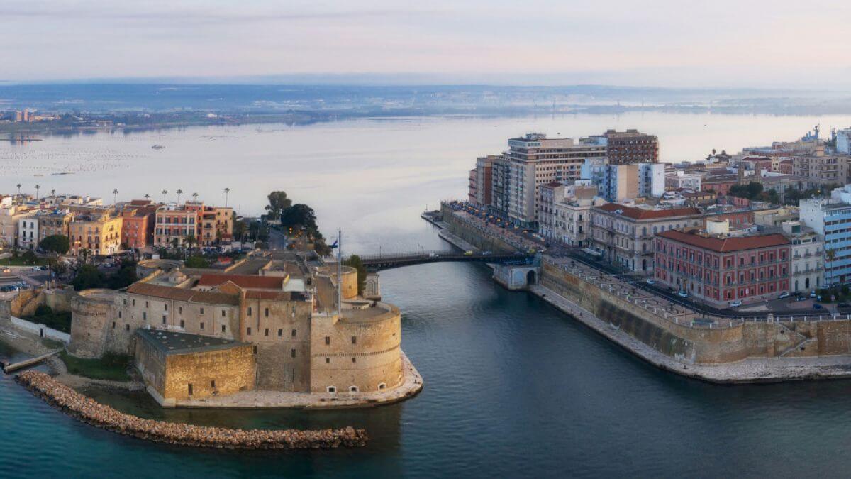 Taranto, via ai lavori di bonifica e messa in sicurezza dei serbatoi della Marina Militare