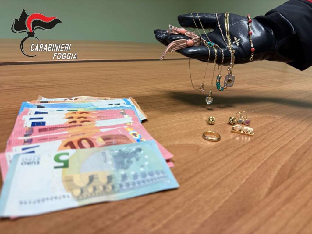 Galleria foto 'Truffe e rapine ai danni di anziani: tre persone arrestate nel Foggiano – VIDEO' - foto 1
