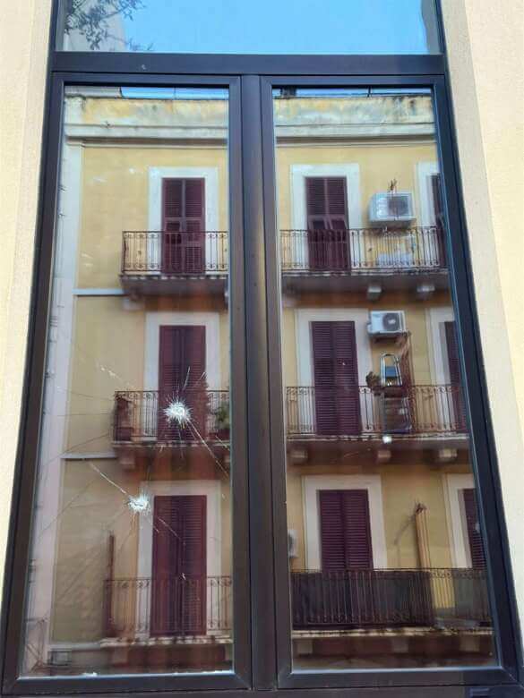 Bari, danneggiata la sede del Municipio 1: sui muri la scritta “Vendetta per Ramy” Bari, danneggiata la sede del Municipio 1: sui muri la scritta “Vendetta per Ramy”