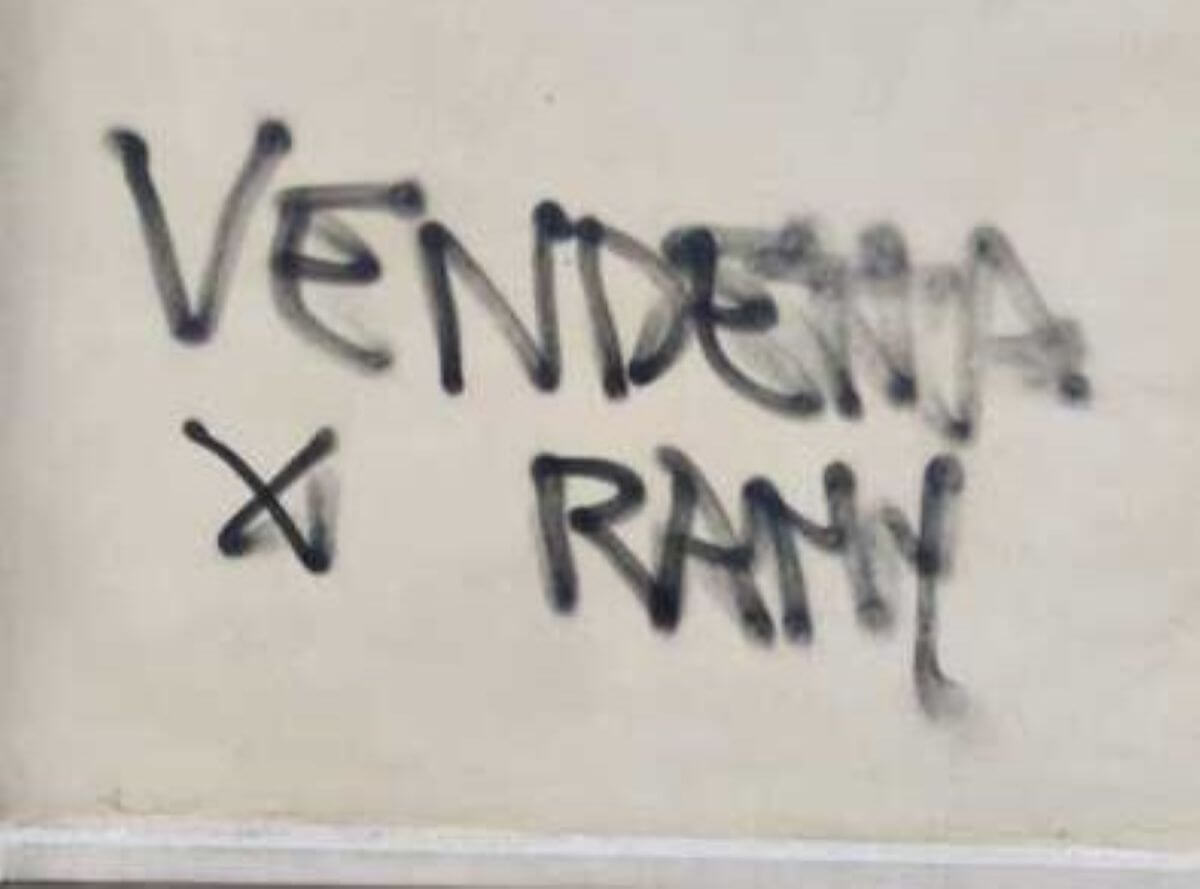 Danneggiato il Municipio 1 a Bari, Leccese: «Grave». L’Nsc: «Forze dell’ordine in pericolo»
