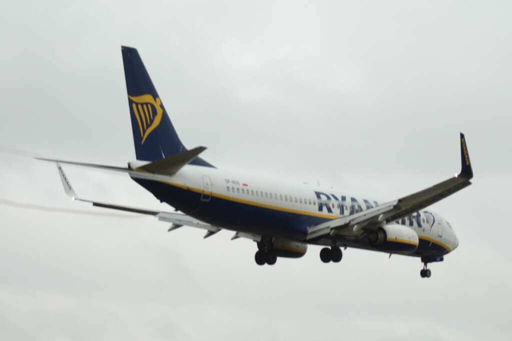 Galleria foto 'Bari, volo per Pisa in ritardo di quattro ore: passeggeri bloccati in aeroporto' - foto 1