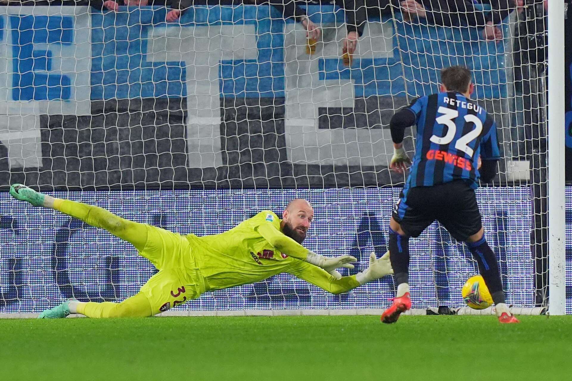 Serie A, Maripan risponde a Djimsiti: Atalanta-Torino 1-1. Milinkovic para il rigore di Retegui