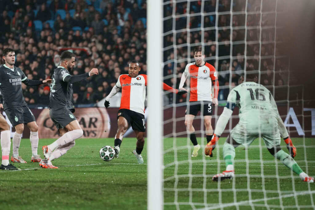 Galleria foto 'Champions League, Paixao al 3′ la decide con la complicità di Maignan: Feyenoord-Milan 1-0' - foto 1