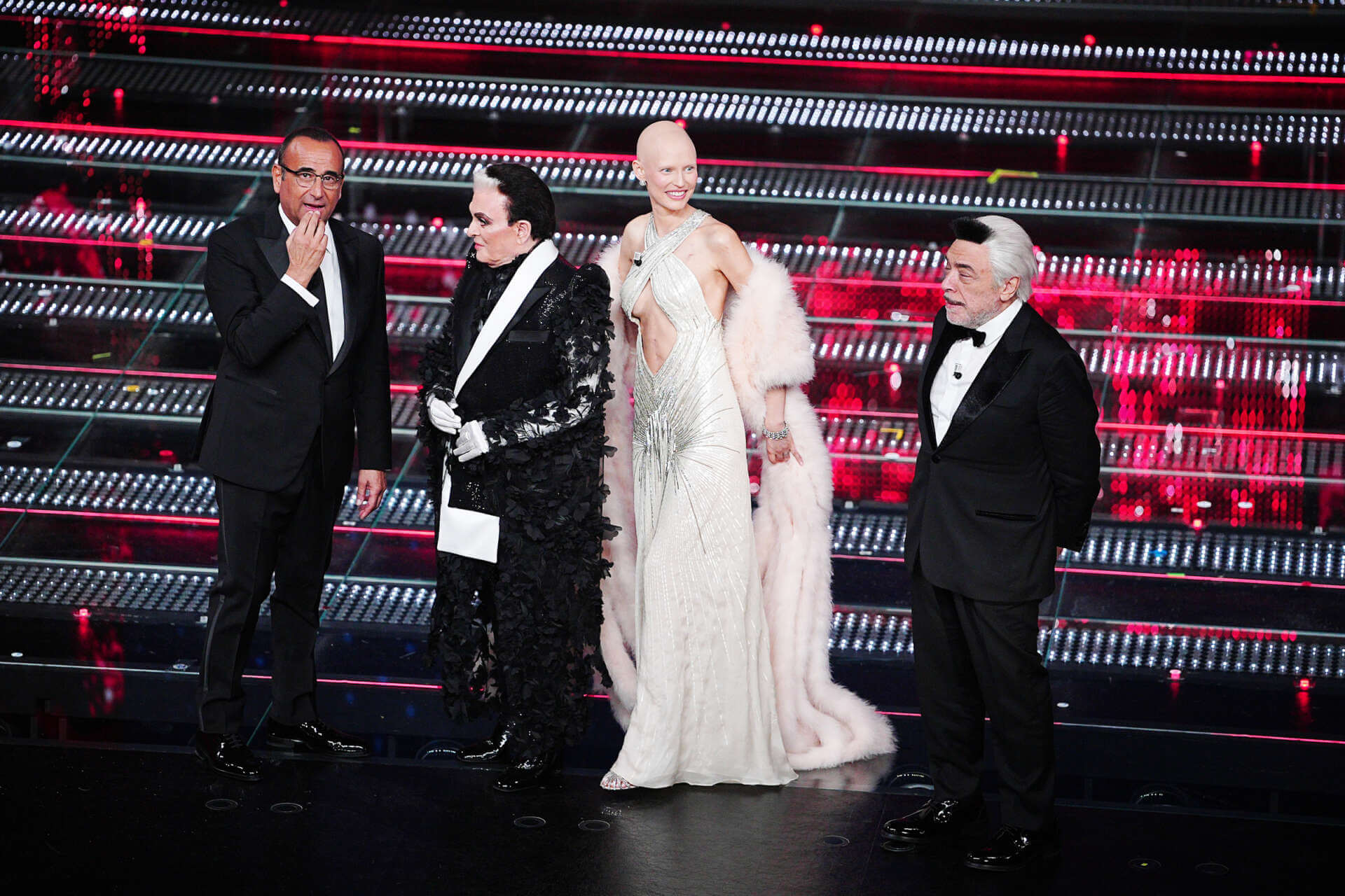 Sanremo, «sesso tra due cantanti in gara nei camerini dell’Ariston?»: scoppia il gossip Sanremo, «sesso tra due cantanti in gara nei camerini dell’Ariston?»: scoppia il gossip