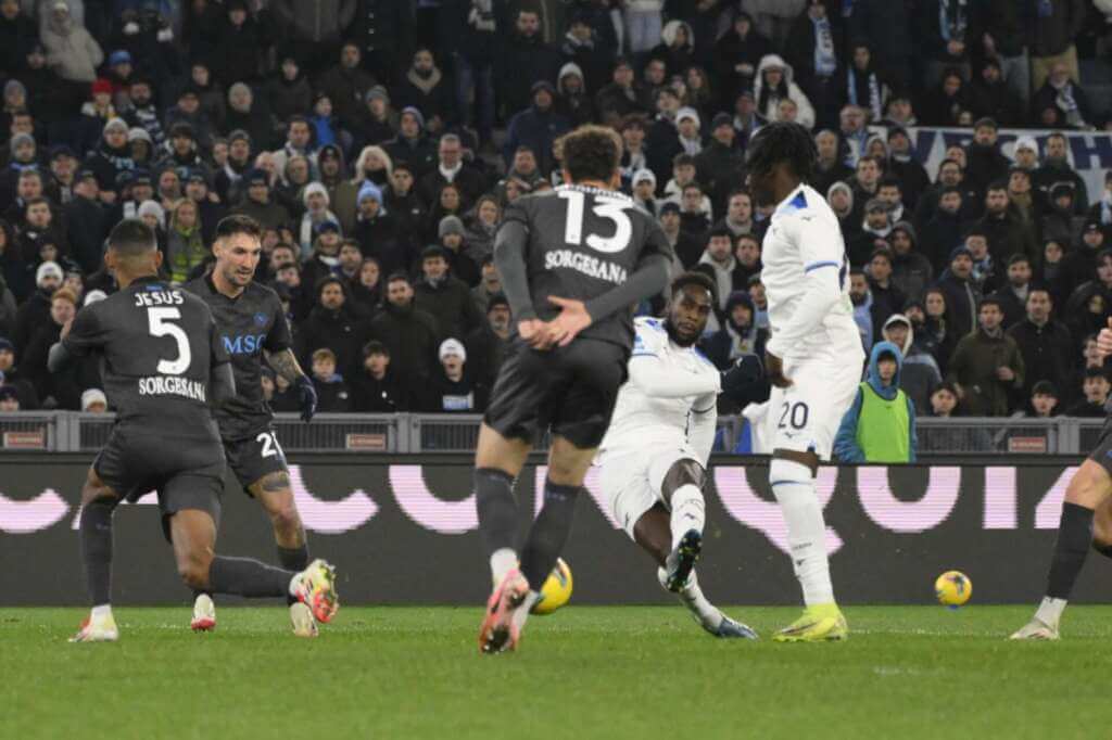 Galleria foto 'Serie A, Dia nel finale spiazza Meret e trova il pareggio: Lazio-Napoli finisce 2-2 all’Olimpico' - foto 1