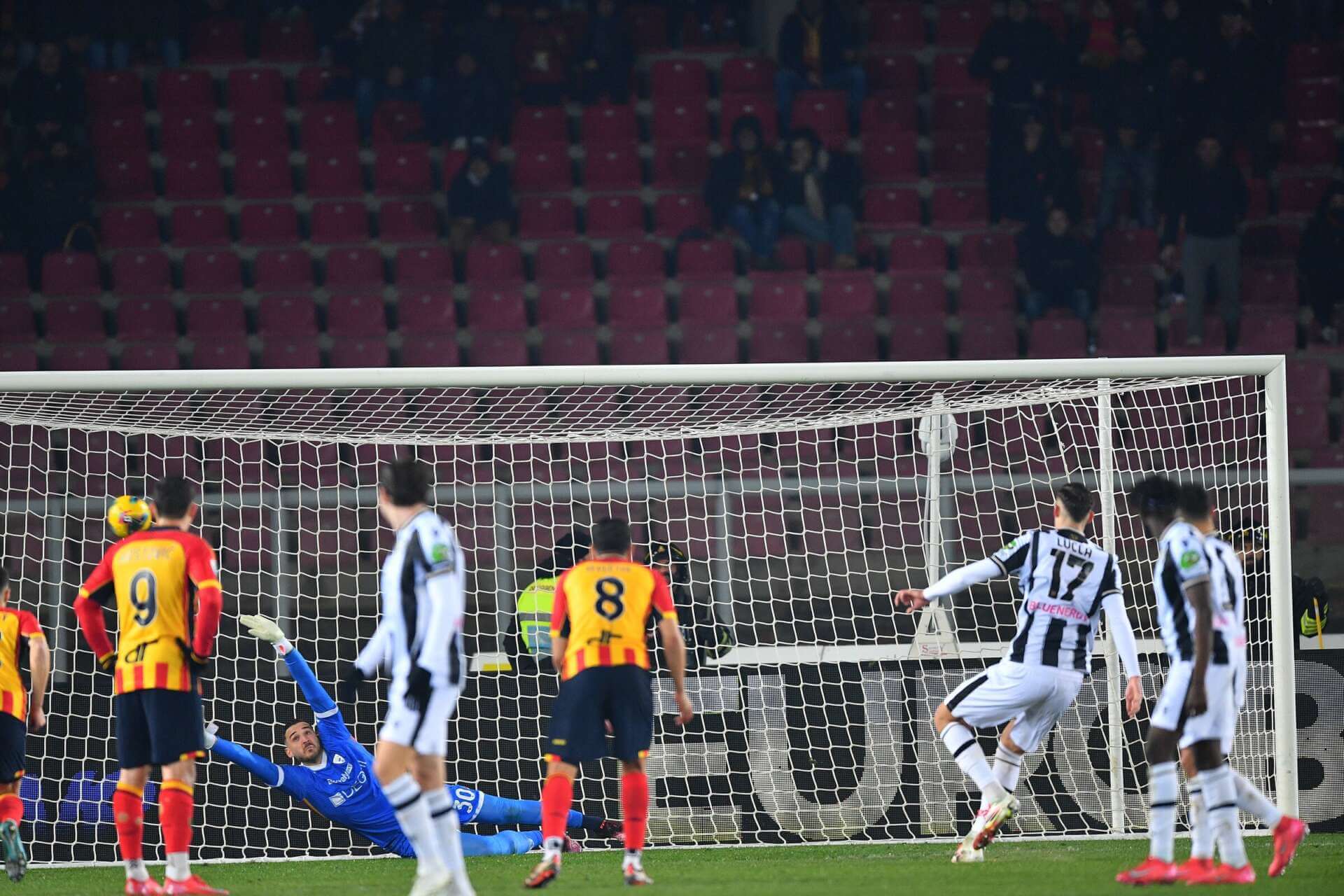 Serie A, Lucca si prende il pallone e trasforma dal dischetto: Lecce-Udinese 0-1. Sintesi del match Serie A, Lucca si prende il pallone e trasforma dal dischetto: Lecce-Udinese 0-1. Sintesi del match