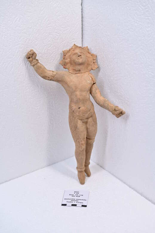 Alta velocità Napoli-Bari: durante i lavori emerge un tesoro archeologico – FOTO e VIDEO Alta velocità Napoli-Bari: durante i lavori emerge un tesoro archeologico – FOTO e VIDEO